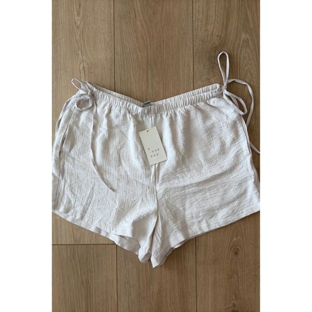 A New Day Cream Side Tie Pull-On Shorts Size Small NWT